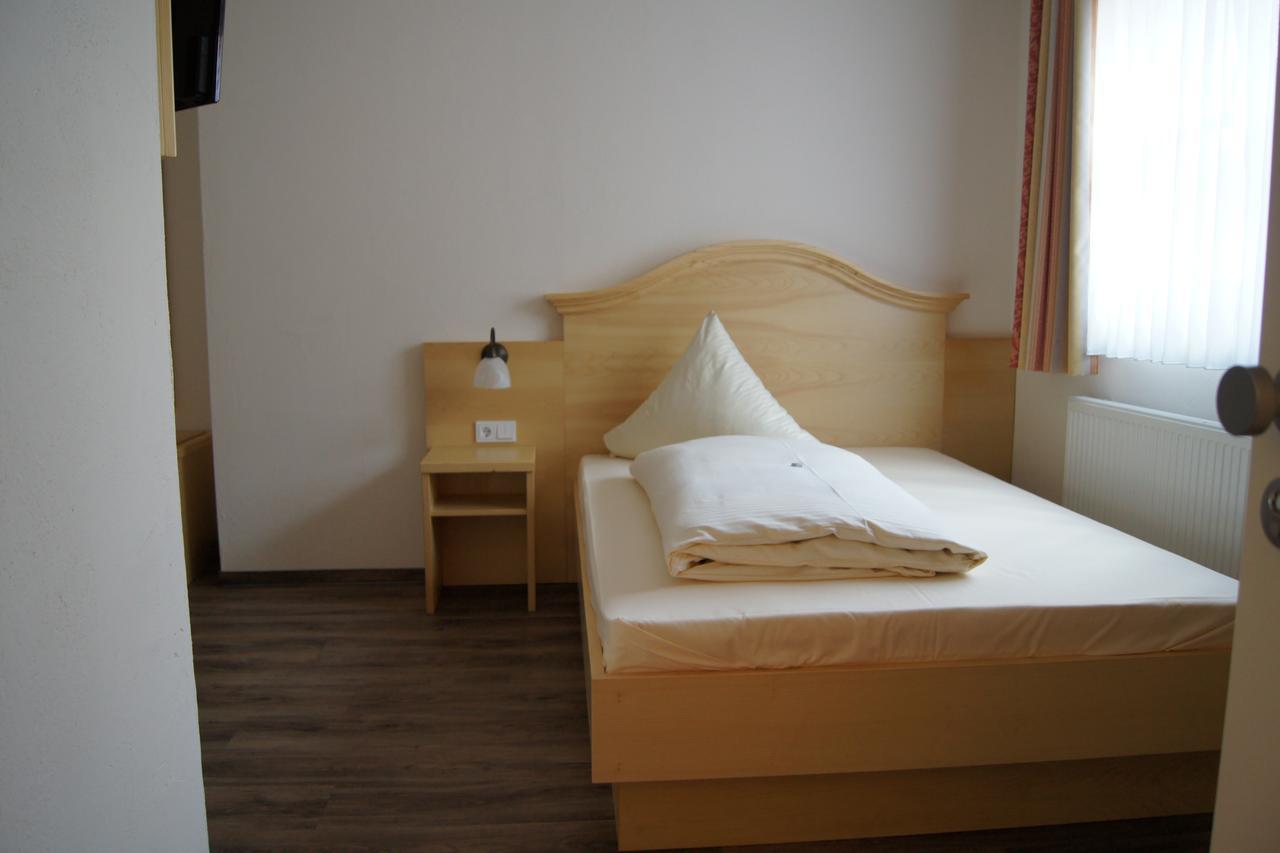 Gasthof Schoenau Heilsbronn Room photo